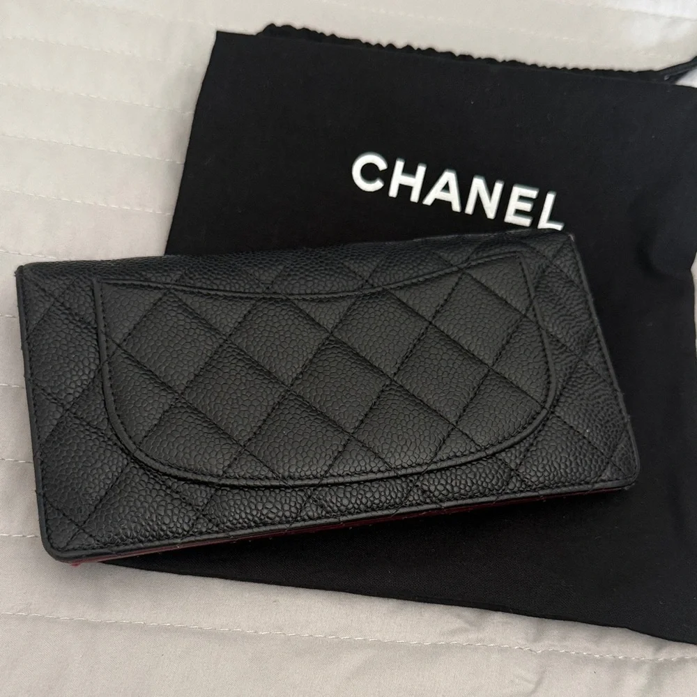CHANEL elegant black
